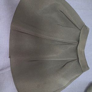 plush skirt w/ pleated waist